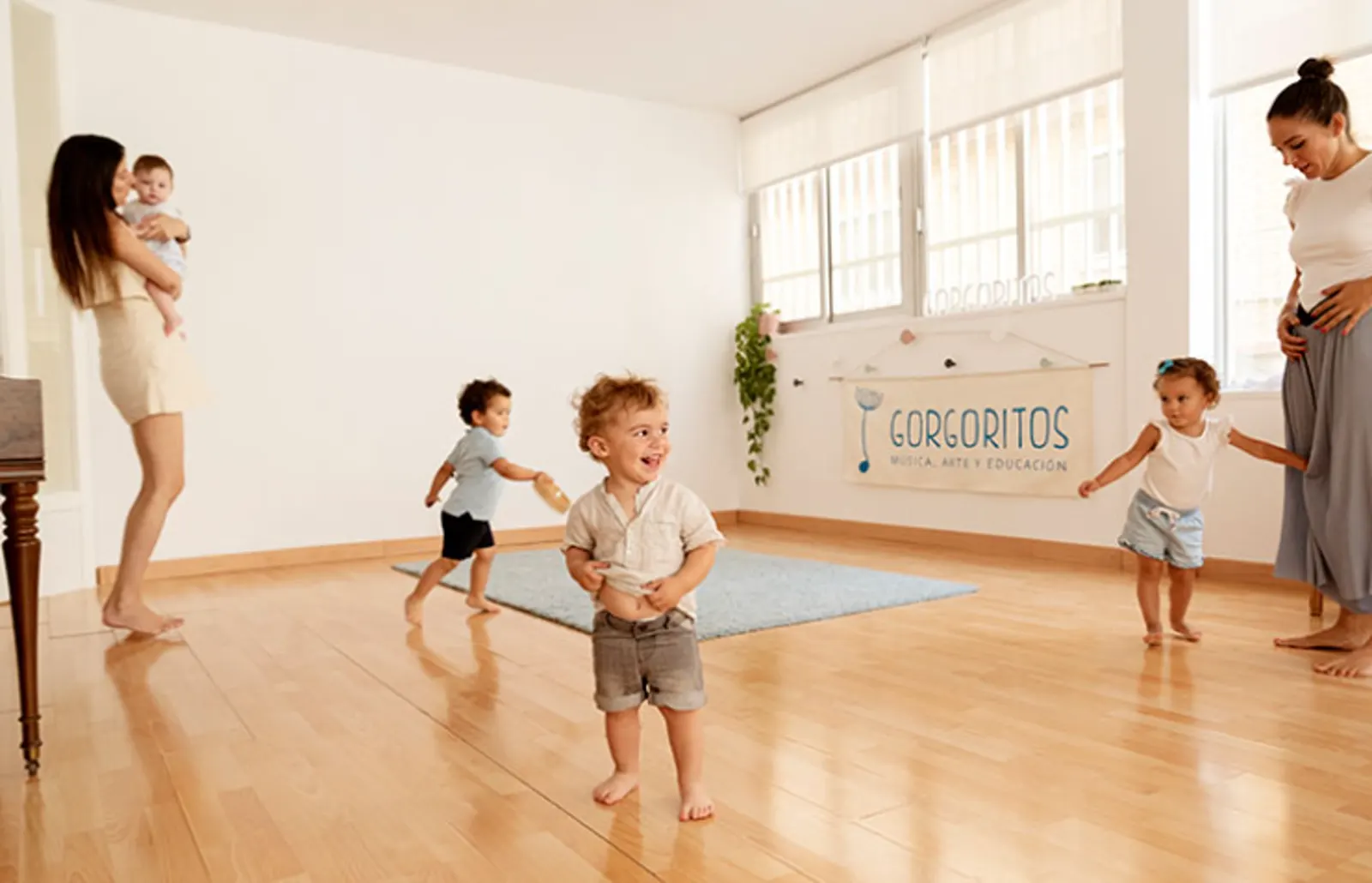 Peque feliz en una clase de Gorgoritos