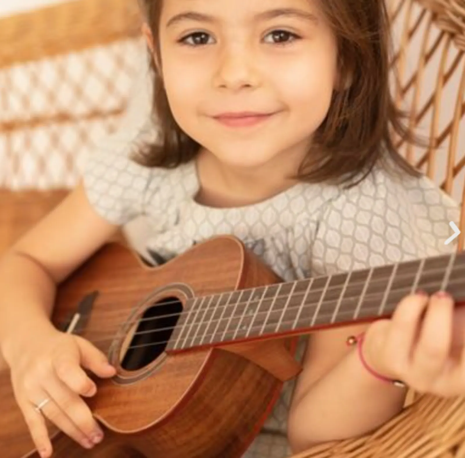 Peques tocando instrumentos en Gorgoritos