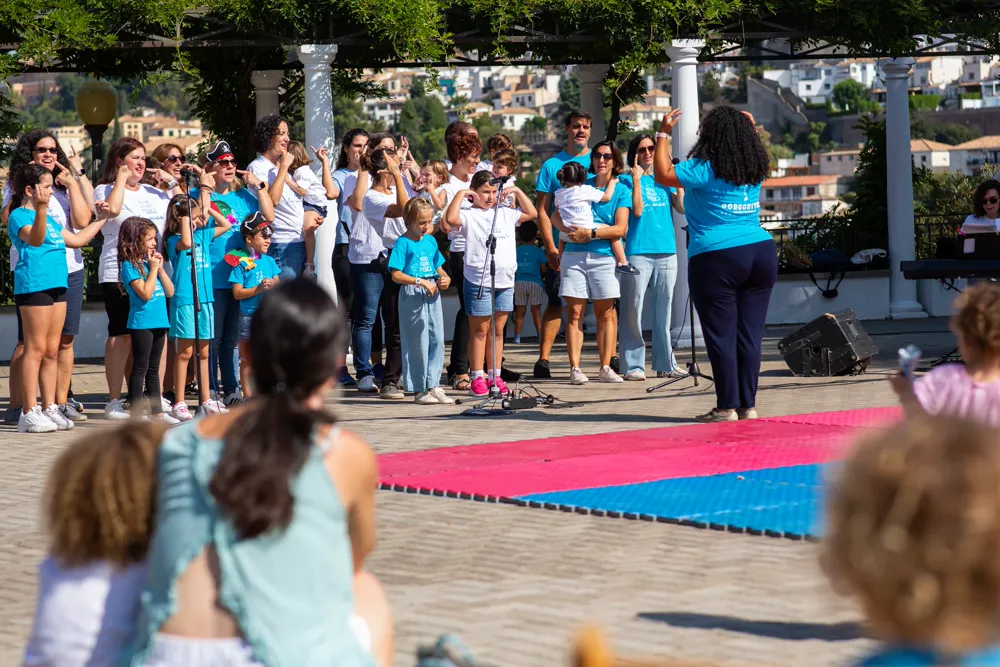 Familias Gorgoritos en una sesión de música